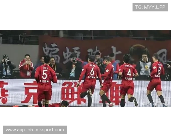 上港酝酿大合同:两名外援续约在列,球队夺冠底气再增 上港酝酿大合同:两名外援续约在列,球队夺冠底气再增