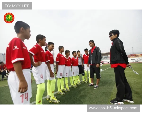 中国足球青少年运动员早期专长训练与全面技能发展的平衡，青少年足球运动员选拔方案