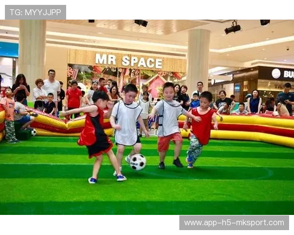 俱乐部球迷中心升级为互动体验馆增强粉丝参与感，球迷俱乐部英语怎么说