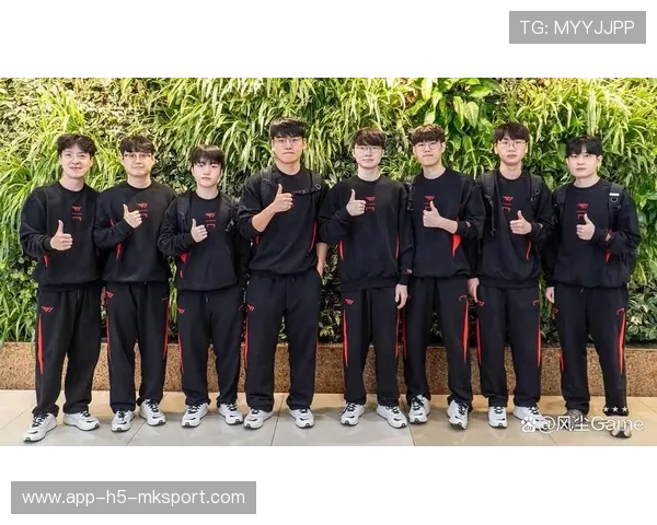 赛场花絮：战队幕后训练日常曝光，教练战术布置受关注，职业战队训练赛怎么打的